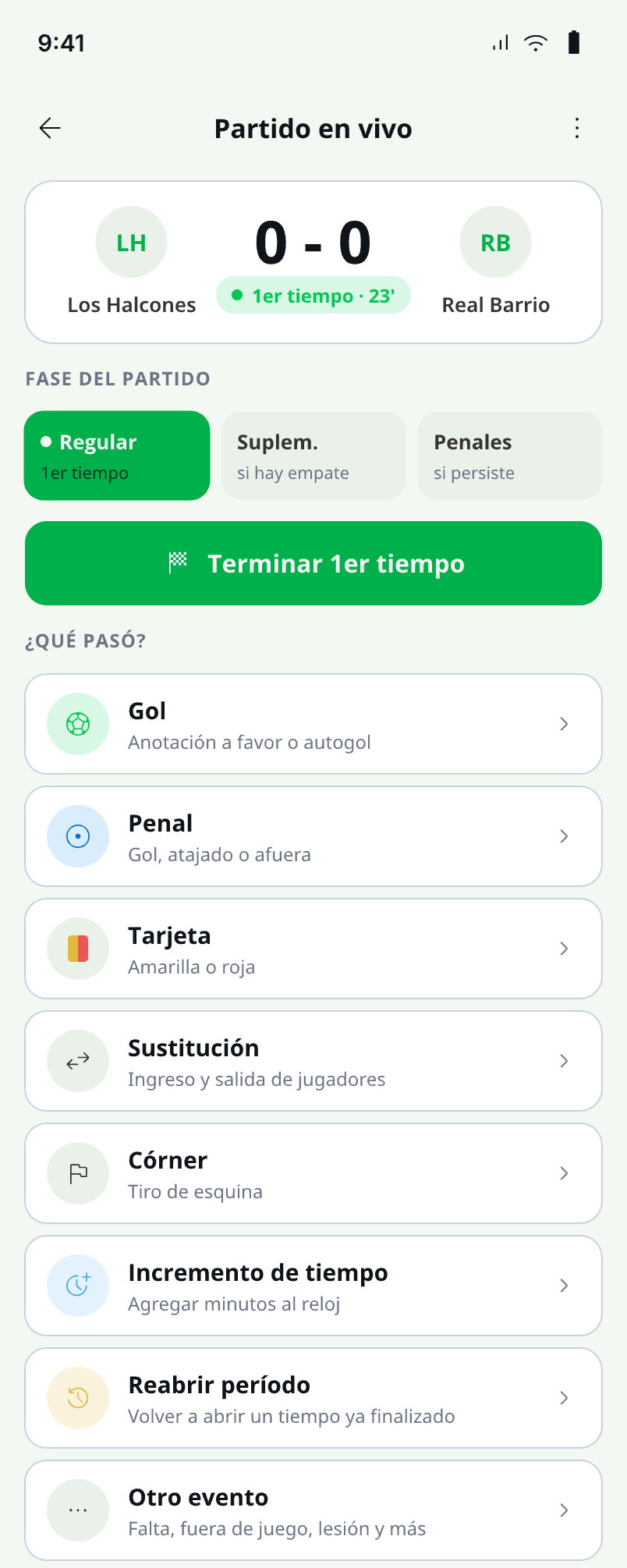 Pantalla de partido en vivo en la app: marcador 0-0 en el primer tiempo, botón para terminar el período y accesos para registrar gol, penal, tarjeta o sustitución