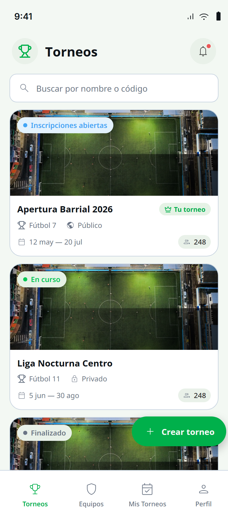 Pantalla de la app Pikancha Torneos con la lista de torneos: Apertura Barrial 2026 con inscripciones abiertas, Liga Nocturna Centro en curso y Copa Verano Juvenil finalizado, con el botón Crear torneo